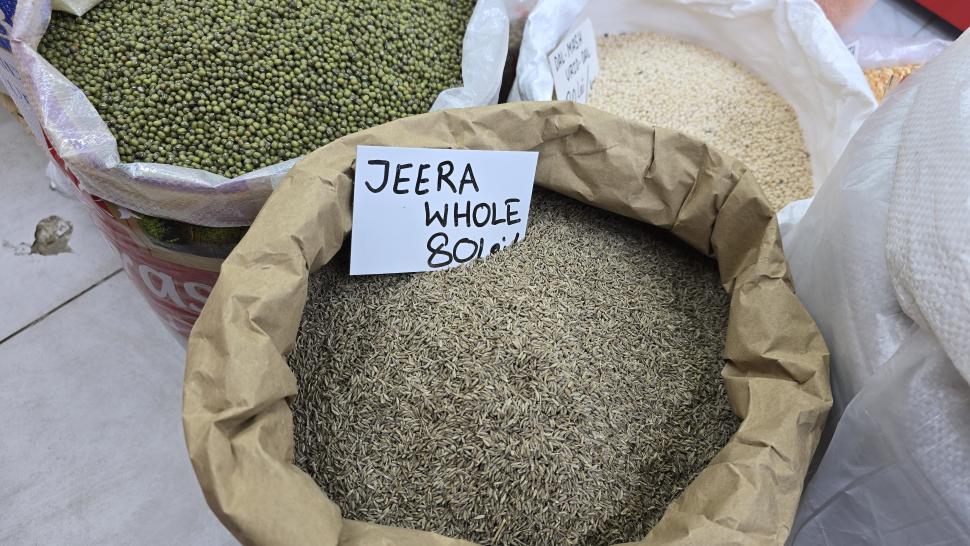 Magazinele neștiute din București unde se vând legume și fructe despre care nu știai că există. Plus pește Rohu 1025475