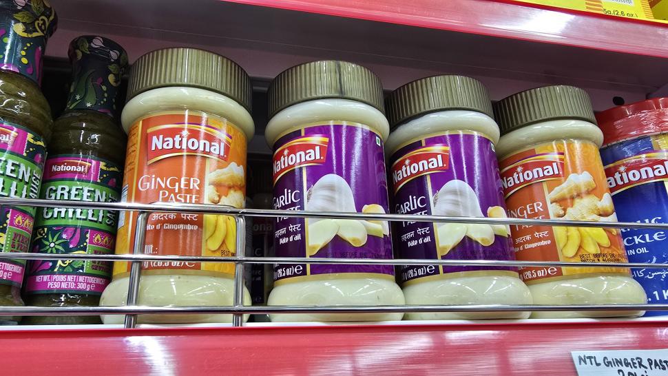 Magazinele neștiute din București unde se vând legume și fructe despre care nu știai că există. Plus pește Rohu 1025477