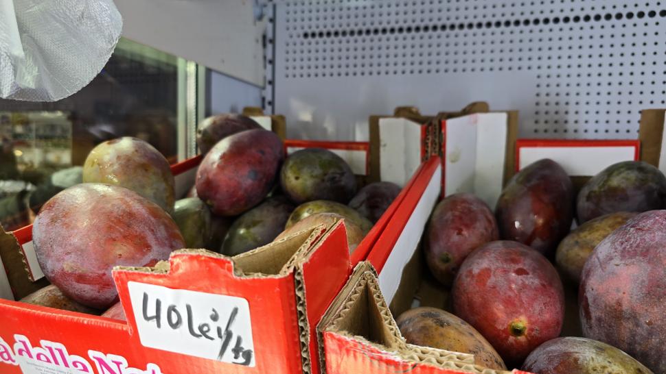 Magazinele neștiute din București unde se vând legume și fructe despre care nu știai că există. Plus pește Rohu 1025482