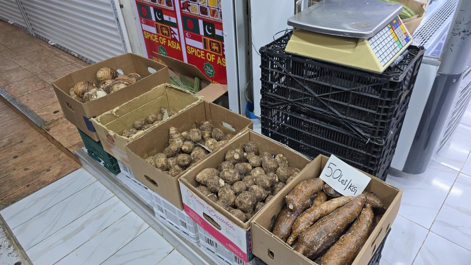 Magazinele neștiute din București unde se vând legume și fructe despre care nu știai că există. Plus pește Rohu 1025491