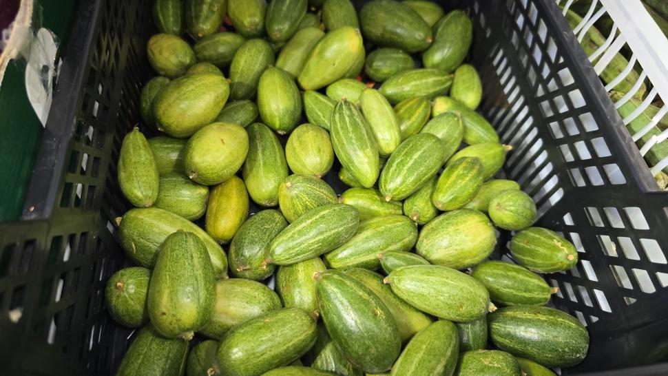 Magazinele neștiute din București unde se vând legume și fructe despre care nu știai că există. Plus pește Rohu 1025494