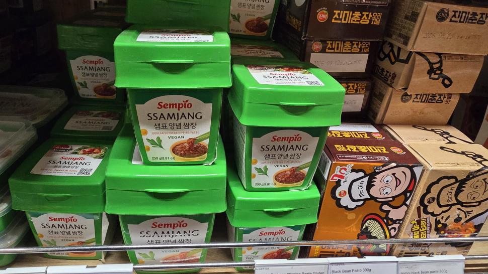 Magazinele neștiute din București unde se vând legume și fructe despre care nu știai că există. Plus pește Rohu 1025549