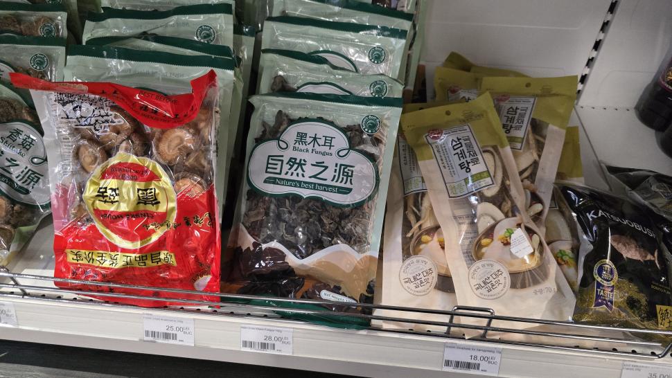 Magazinele neștiute din București unde se vând legume și fructe despre care nu știai că există. Plus pește Rohu 1025551