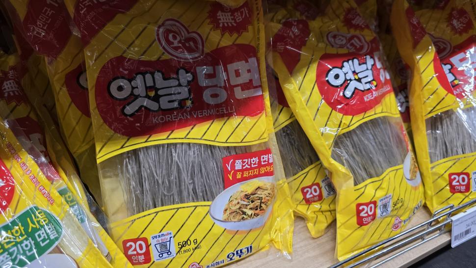 Magazinele neștiute din București unde se vând legume și fructe despre care nu știai că există. Plus pește Rohu 1025555