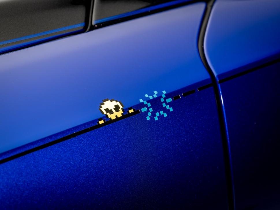 Un mogul tech și-a comandat un Rolls-Royce unicat, inspirat din jocuri video vintage. Cum arată „Ghost Gamer” creat pentru milionar 1025419