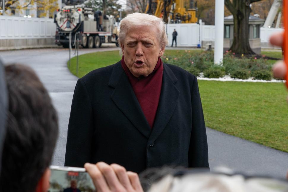 Noul look al lui Trump a ajuns viral. Mulți spun că îl copiază pe noul primar din New York, la o zi după ce s-a întâlnit cu Mamdani 1025792