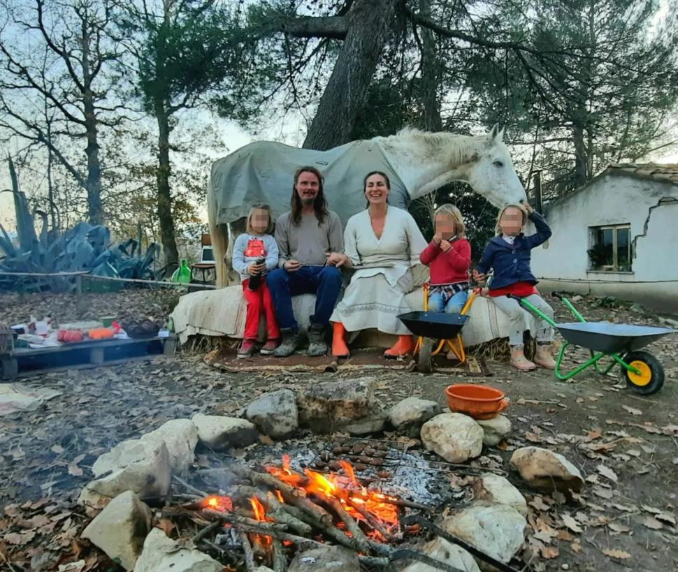  Povestea ”copiilor din pădure” a șocat Italia. Un mare scandal a izbucnit după ce judecătorii au decis să îi despărtă de părinți 1025795