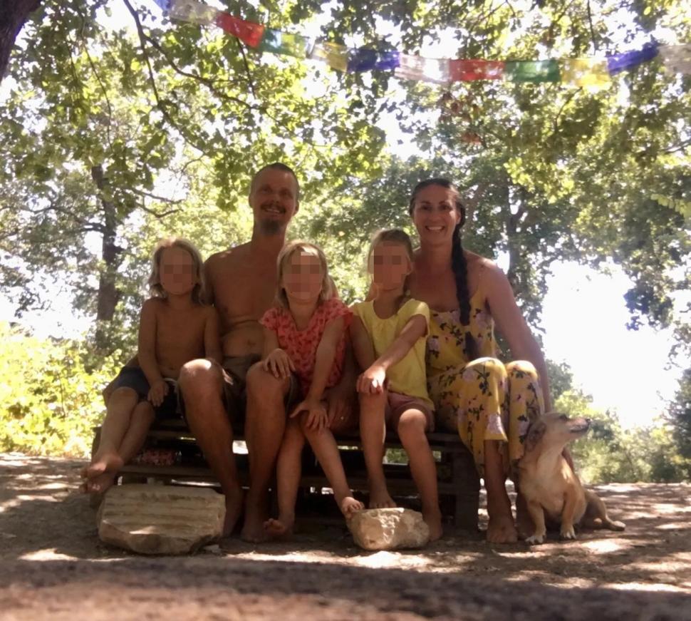  Povestea ”copiilor din pădure” a șocat Italia. Un mare scandal a izbucnit după ce judecătorii au decis să îi despărtă de părinți 1025796