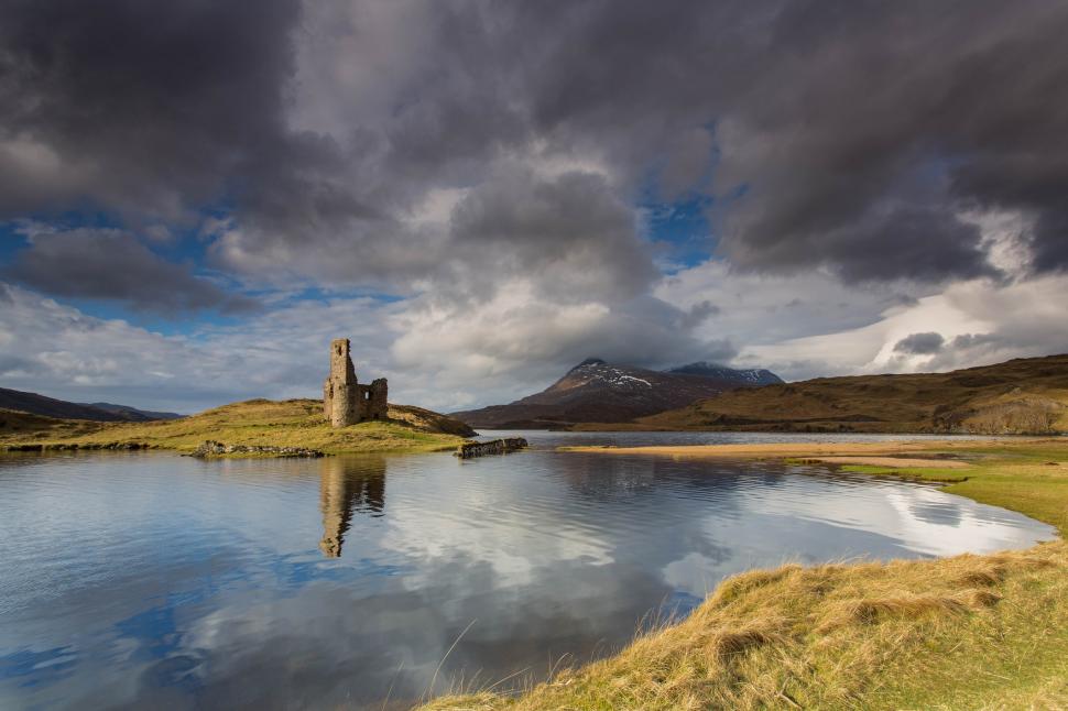 Scoțienii sunt furioși pentru că cineva a dărâmat un zid al castelului clanului MacLeod ca să-și facă drum printr-o baltă 1025842