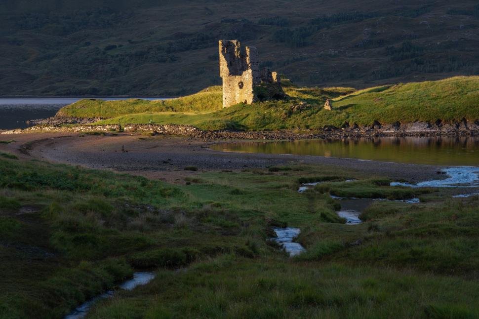 Scoțienii sunt furioși pentru că cineva a dărâmat un zid al castelului clanului MacLeod ca să-și facă drum printr-o baltă 1025844