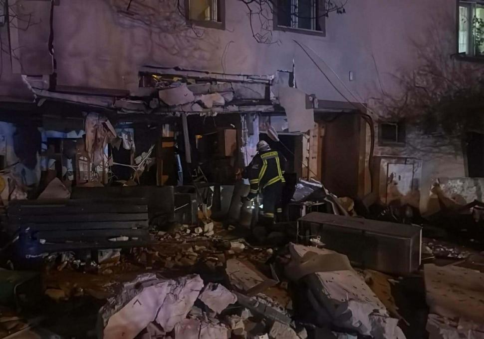 Explozie puternică într-un bloc din Buftea. Sunt șase victime. Există risc de prăbușire, blocul a fost evacuat 1026332