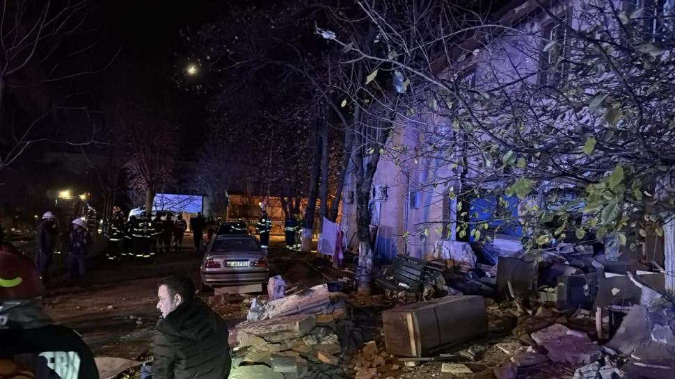 Explozie puternică într-un bloc din Buftea. Sunt șase victime. Există risc de prăbușire, blocul a fost evacuat 1026344