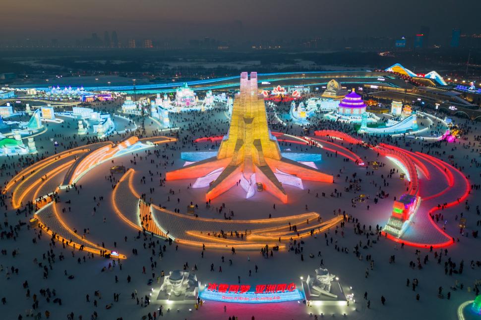 Începe construcția „orașului înghețat” din Harbin. Cum arată depozitele uriașe de gheață pentru cel mai mare festival de iarnă din lume 1026121