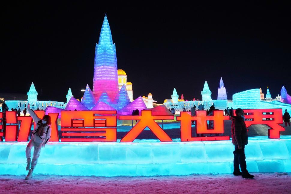 Începe construcția „orașului înghețat” din Harbin. Cum arată depozitele uriașe de gheață pentru cel mai mare festival de iarnă din lume 1026125