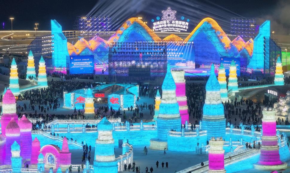 Începe construcția „orașului înghețat” din Harbin. Cum arată depozitele uriașe de gheață pentru cel mai mare festival de iarnă din lume 1026129