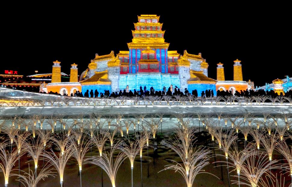Începe construcția „orașului înghețat” din Harbin. Cum arată depozitele uriașe de gheață pentru cel mai mare festival de iarnă din lume 1026130