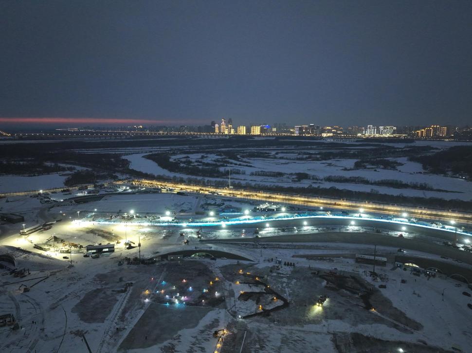 Începe construcția „orașului înghețat” din Harbin. Cum arată depozitele uriașe de gheață pentru cel mai mare festival de iarnă din lume 1026132