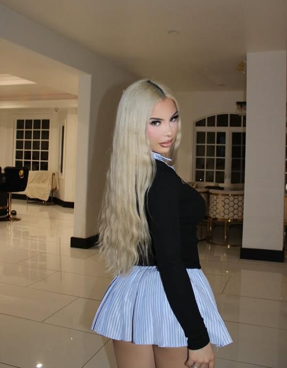 Moartea bizară a unei cântărețe de 22 de ani, cu o carieră în plină ascensiune. Se afla într-o mașină parcată când s-a întâmplat  1026187