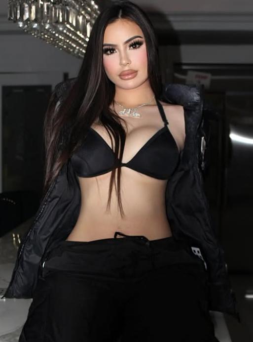 Moartea bizară a unei cântărețe de 22 de ani, cu o carieră în plină ascensiune. Se afla într-o mașină parcată când s-a întâmplat  1026193