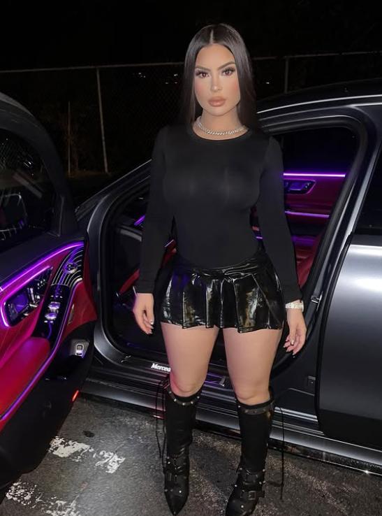 Moartea bizară a unei cântărețe de 22 de ani, cu o carieră în plină ascensiune. Se afla într-o mașină parcată când s-a întâmplat  1026197