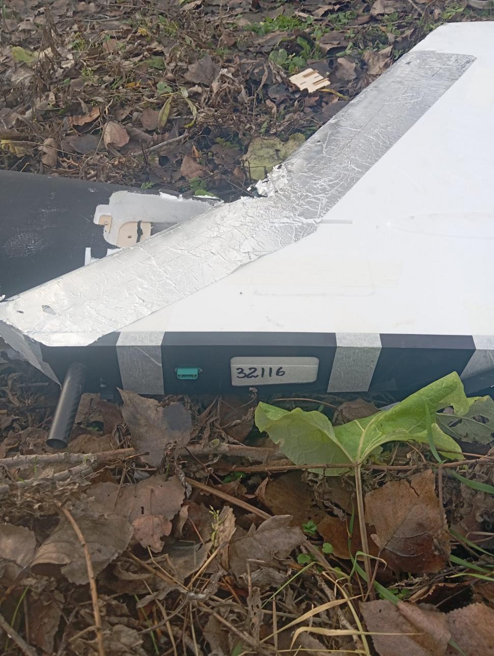 Primele imagini cu drona rusească găsită în Vaslui, în curtea unui localnic 1026143