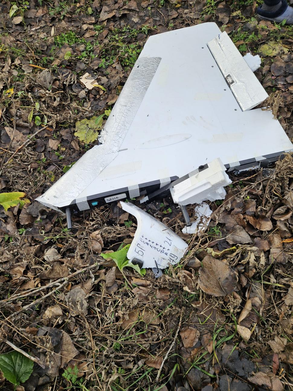 Primele imagini cu drona rusească găsită în Vaslui, în curtea unui localnic 1026144