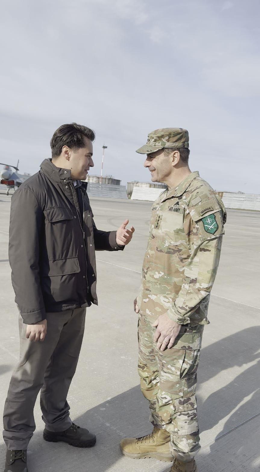 Selly, invitat special la evenimentul de Ziua Recunoștinței al trupelor americane din România: Se construieşte o conexiune reală 1026326