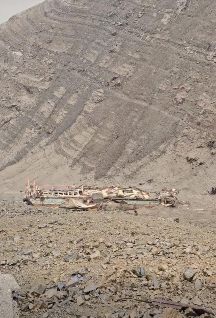 Descoperire rară la Vidraru, după ce a fost secat barajul: Epava unui vapor dispărut a ieșit la suprafață. Imaginile au ajuns virale 1026540