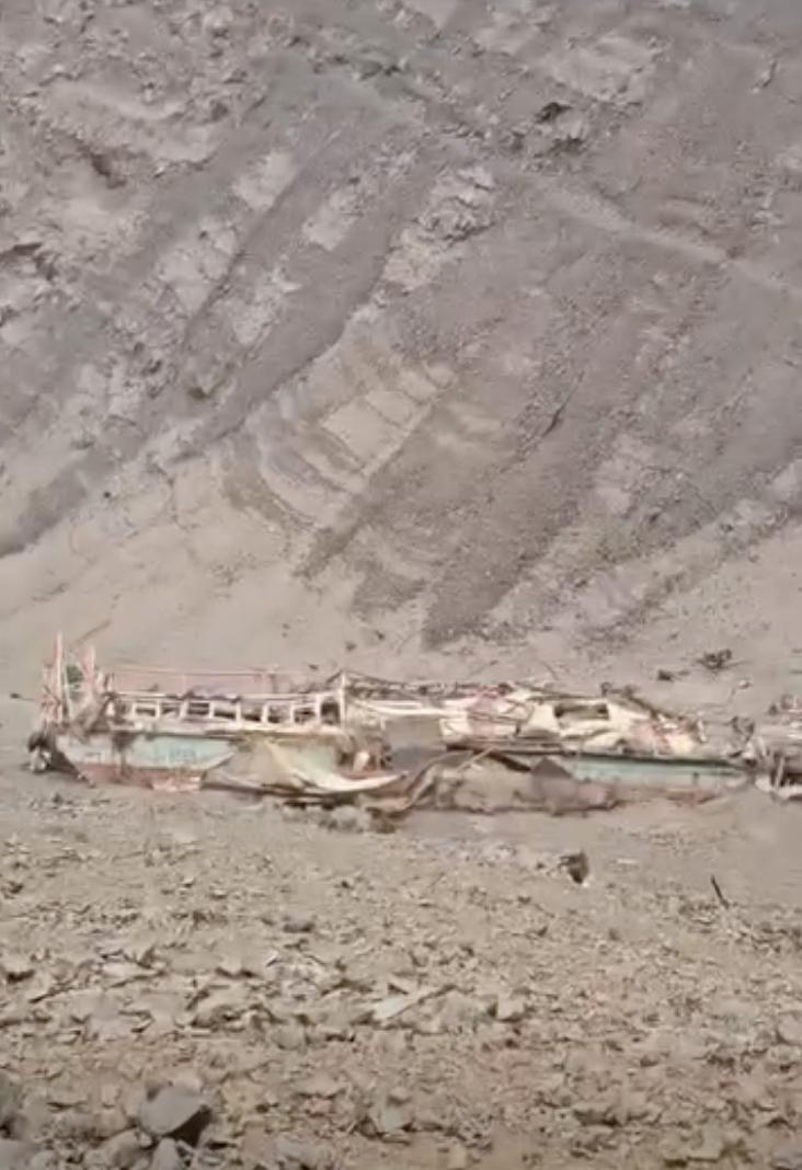 Descoperire rară la Vidraru, după ce a fost secat barajul: Epava unui vapor dispărut a ieșit la suprafață. Imaginile au ajuns virale 1026545