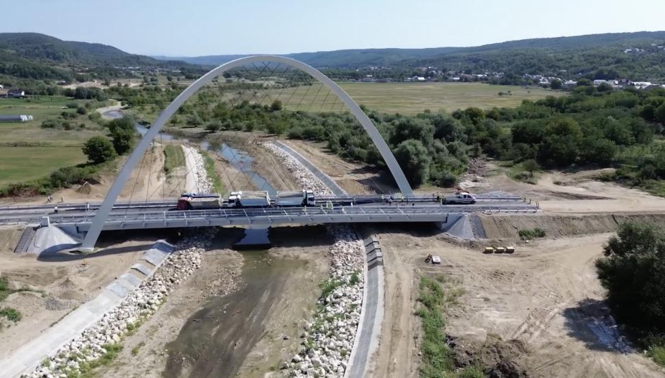 Podul cu cel mai mare arc parabolic din România este finalizat și a fost recepţionat astăzi. Cum arată acum și ce localități leagă 1026655