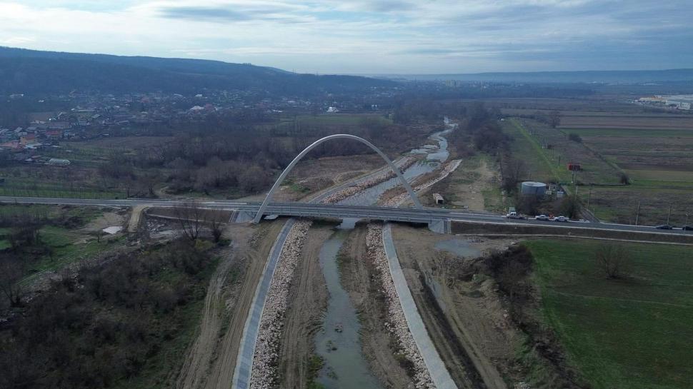 Podul cu cel mai mare arc parabolic din România este finalizat și a fost recepţionat astăzi. Cum arată acum și ce localități leagă 1026657