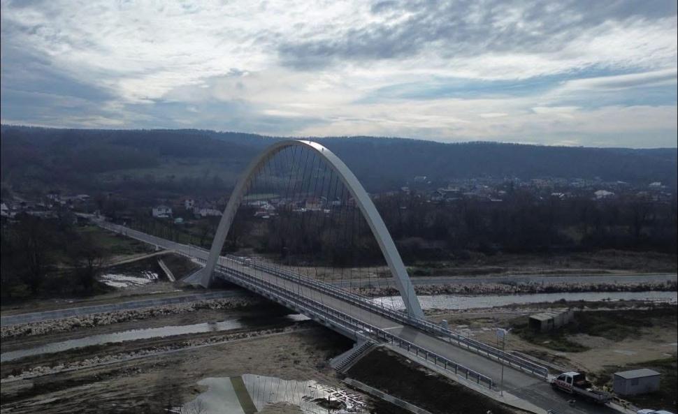 Podul cu cel mai mare arc parabolic din România este finalizat și a fost recepţionat astăzi. Cum arată acum și ce localități leagă 1026658
