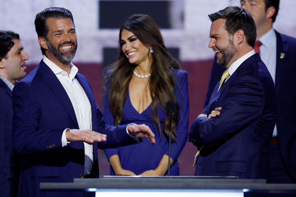 Ambasadoarea SUA la Atena a apărut într-o rochie transparentă la un eveniment și a stârnit mare agitație. Cine este Kimberly Guilfoyle 1026961