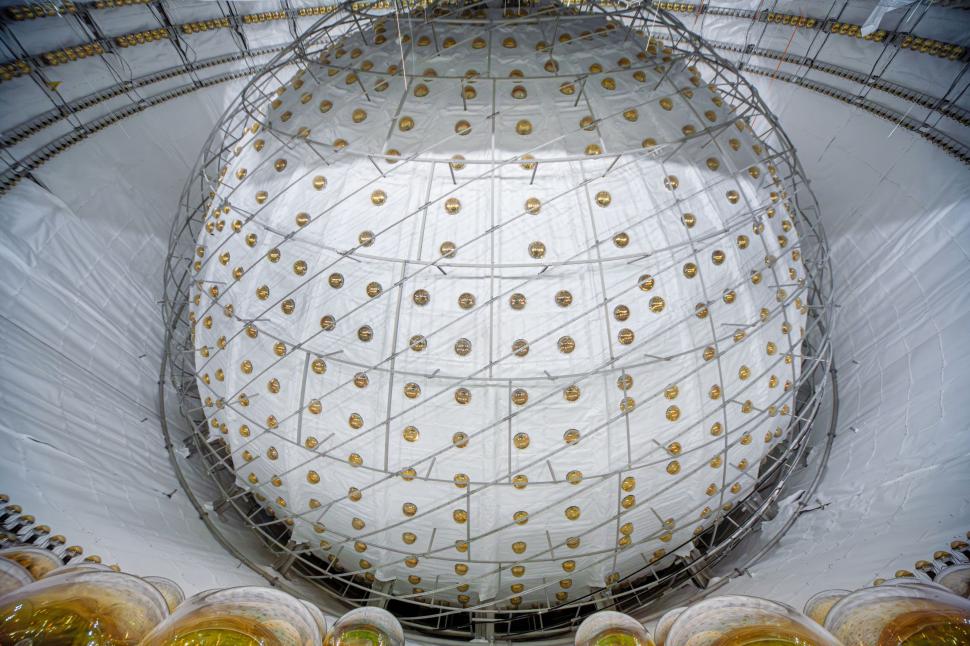 JUNO are deja rezultate incredibile: În doar 59 de zile, cel mai mare detector de neutrini din lume a depășit 50 de ani de măsurători 1026643