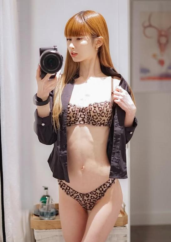 O falsă influenceriță gastronomică mergea cu aparatul foto la restaurante de lux ca să mănânce fără să plătească. A fost arestată 1026875