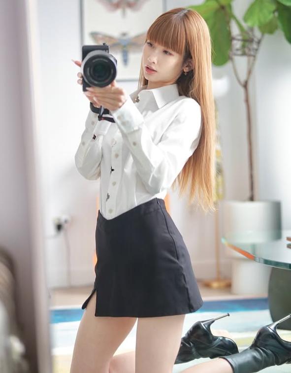 O falsă influenceriță gastronomică mergea cu aparatul foto la restaurante de lux ca să mănânce fără să plătească. A fost arestată 1026877