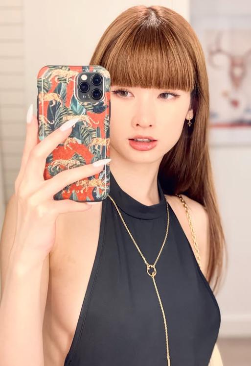 O falsă influenceriță gastronomică mergea cu aparatul foto la restaurante de lux ca să mănânce fără să plătească. A fost arestată 1026881