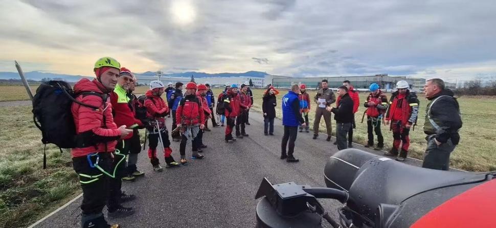 Pentru prima dată, un elicopter Black Hawk intervine într-o operațiune de salvare montană: Un tânăr e dispărut de 4 zile în Bucegi 1026790