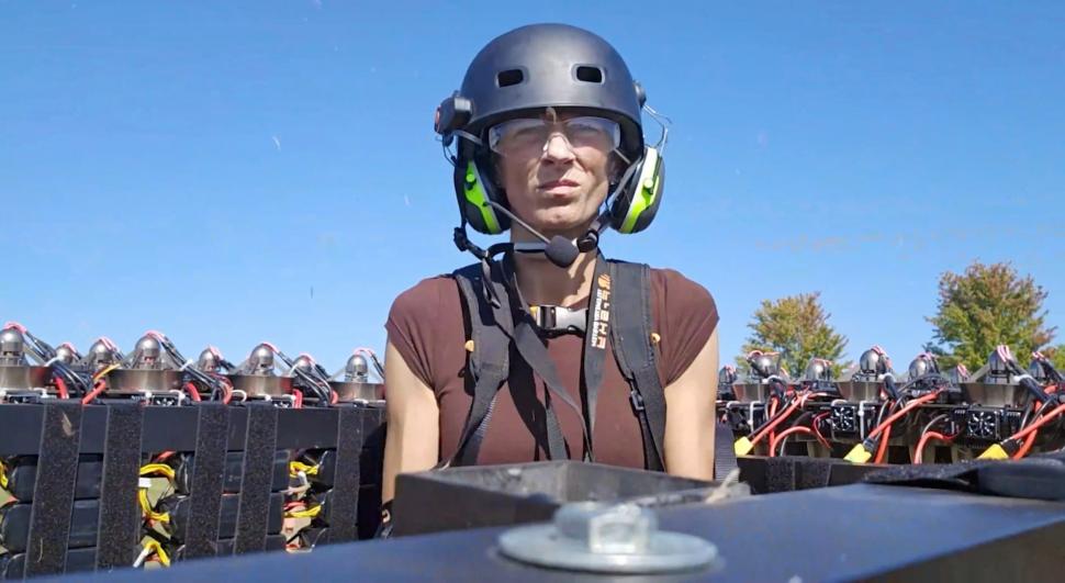 Un vehicul zburător personal, care poate fi pilotat fără licență, a fost lansat pe piață: Cât costă și cum arată LEO Solo JetBike 1027055