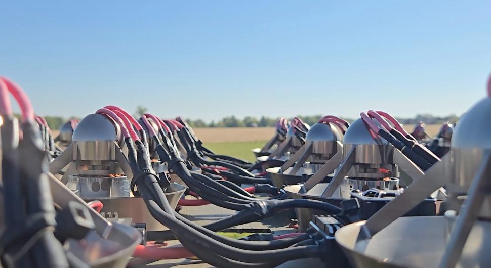 Un vehicul zburător personal, care poate fi pilotat fără licență, a fost lansat pe piață: Cât costă și cum arată LEO Solo JetBike 1027056