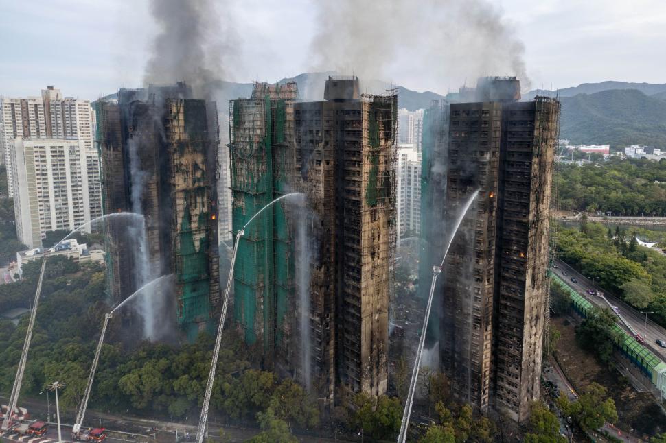 De ce Hong Kong folosește încă schele din bambus la construcții: Subiectul a devenit viral după incendiul de la Wang Fuk Court 1027237