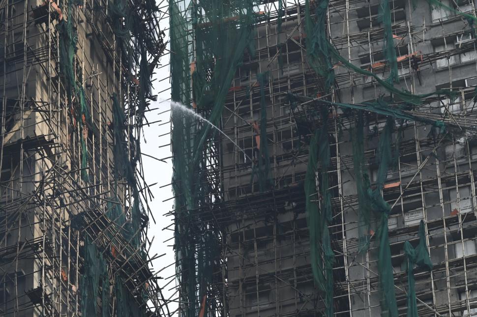 De ce Hong Kong folosește încă schele din bambus la construcții: Subiectul a devenit viral după incendiul de la Wang Fuk Court 1027240