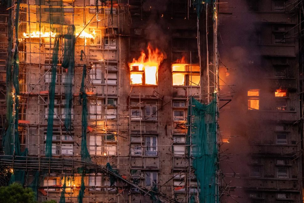 De ce Hong Kong folosește încă schele din bambus la construcții: Subiectul a devenit viral după incendiul de la Wang Fuk Court 1027241