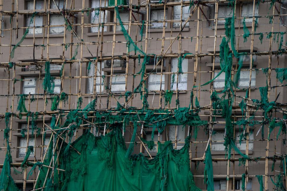 De ce Hong Kong folosește încă schele din bambus la construcții: Subiectul a devenit viral după incendiul de la Wang Fuk Court 1027242