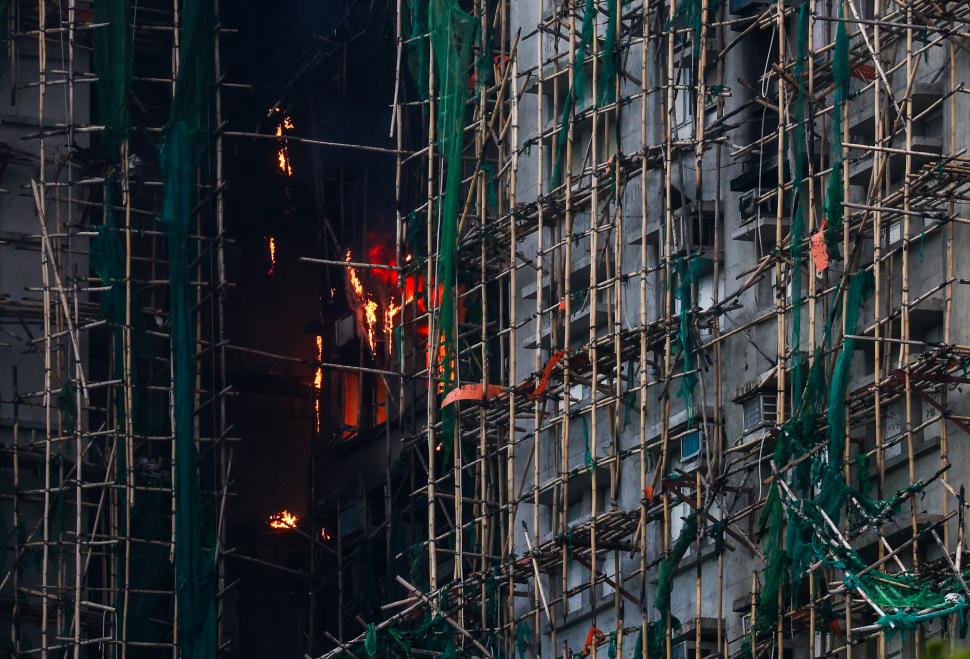 De ce Hong Kong folosește încă schele din bambus la construcții: Subiectul a devenit viral după incendiul de la Wang Fuk Court 1027246