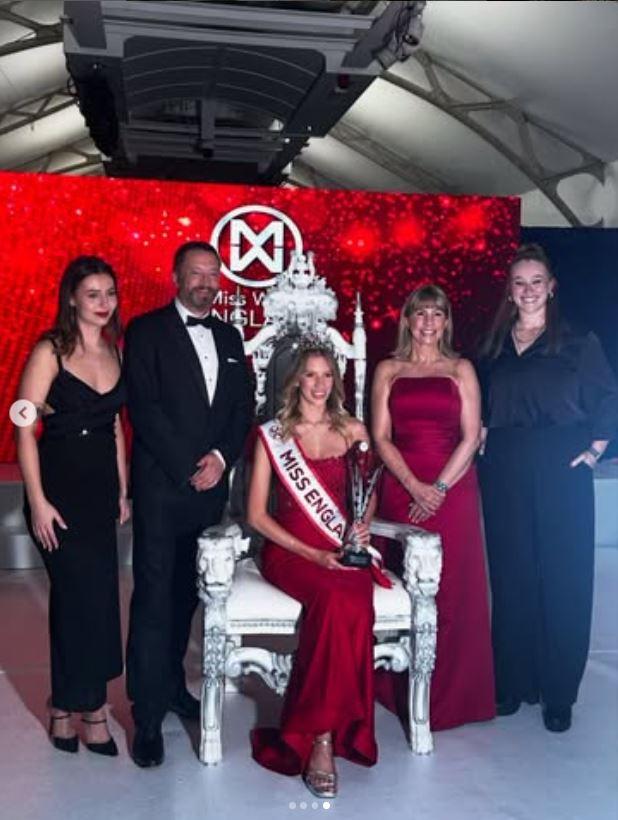 Premieră la Miss Anglia 2025. Concursul de frumuseţe a fost câştigat de o lesbiană: "Este o parte importantă a trecutului meu" 1027383