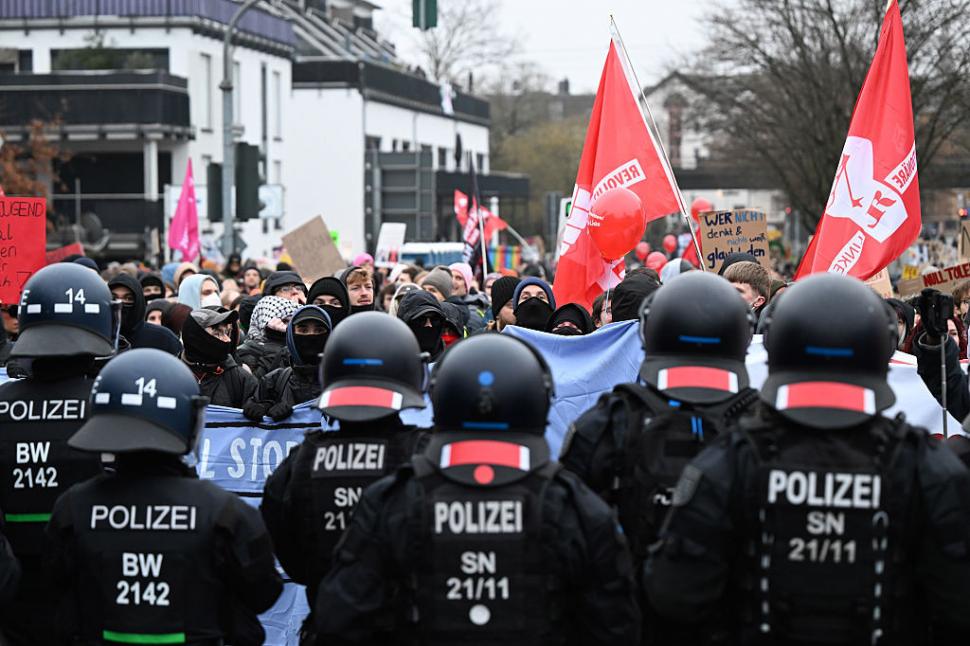 Debut cu scandal pentru noua generație AfD: violențe, răniri și mii de oameni în stradă în Germania 1027531