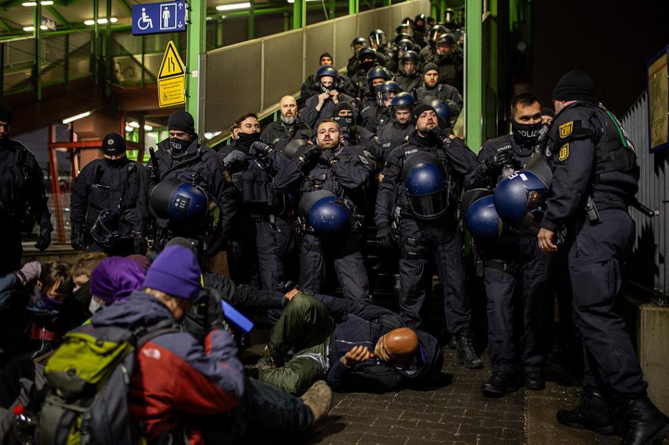 Debut cu scandal pentru noua generație AfD: violențe, răniri și mii de oameni în stradă în Germania 1027532