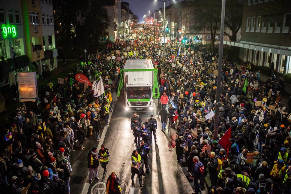 Debut cu scandal pentru noua generație AfD: violențe, răniri și mii de oameni în stradă în Germania 1027533