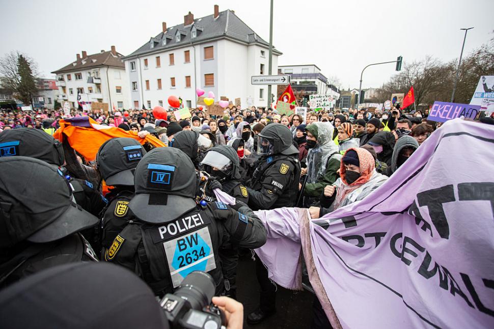 Debut cu scandal pentru noua generație AfD: violențe, răniri și mii de oameni în stradă în Germania 1027536
